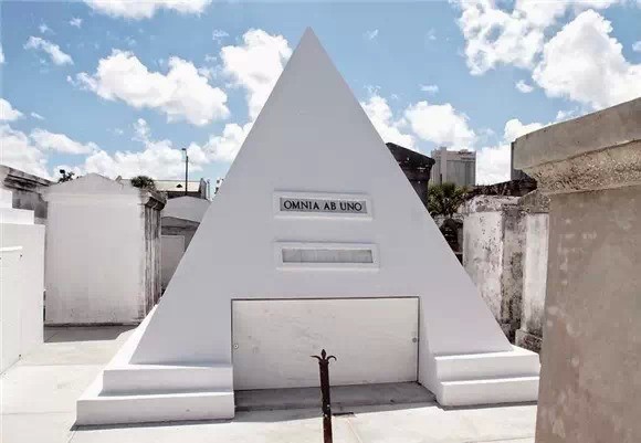 玛丽莲·梦露墓葬何处？走进好莱坞明星墓地